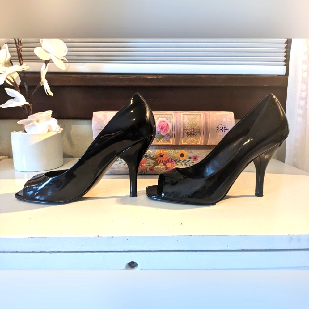 Black BCBGeneration size 9 heels